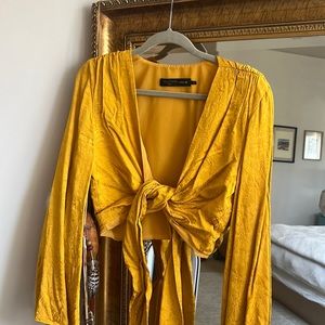 House of Harlow Bell Sleeve Rap Top